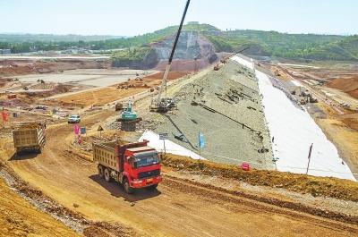 粉噴樁加土工合成材料加固軟土路基的構想